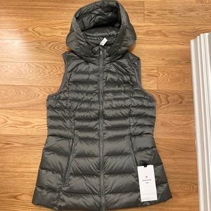 Lululemon brave the cold vest, green/grey, size 8